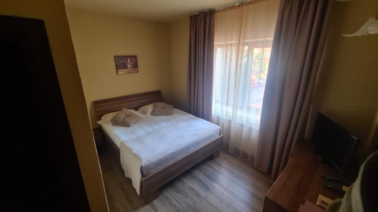 Hotel Gema ブラショフ エクステリア 写真