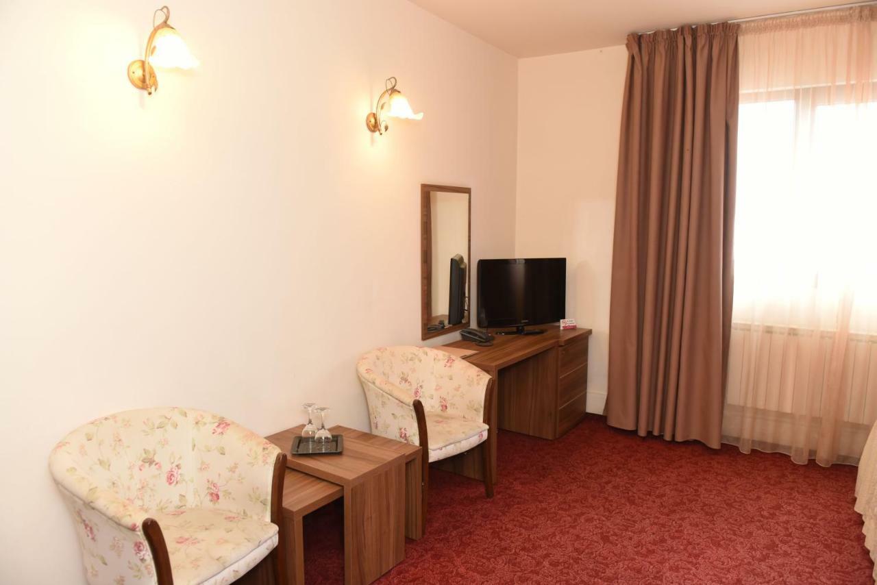 Hotel Gema ブラショフ エクステリア 写真