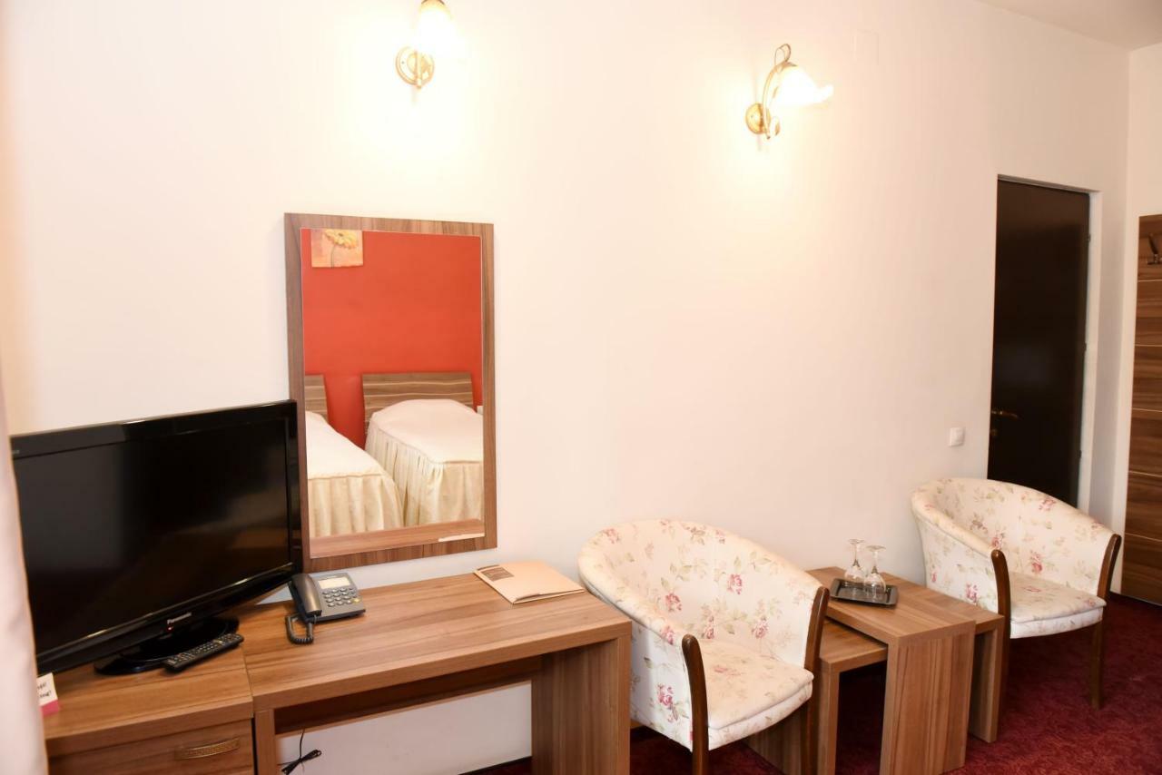 Hotel Gema ブラショフ エクステリア 写真