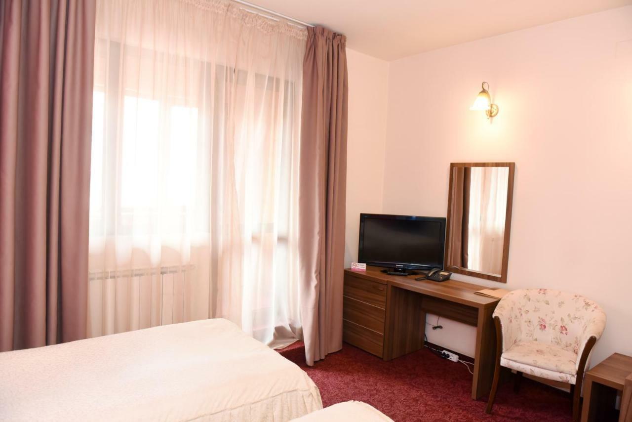 Hotel Gema ブラショフ エクステリア 写真